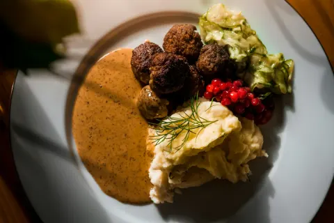 Klassisk Köttbullstallrik